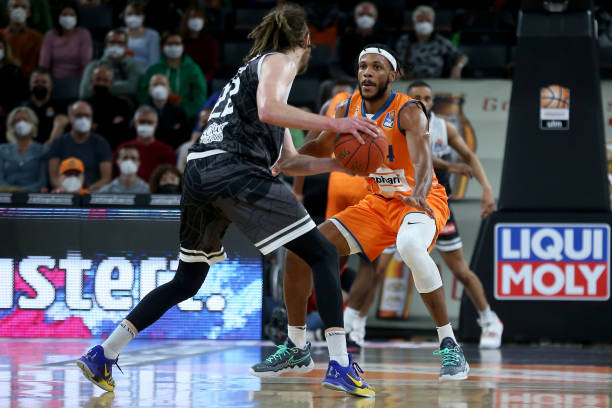 强队的交锋 强队的交锋