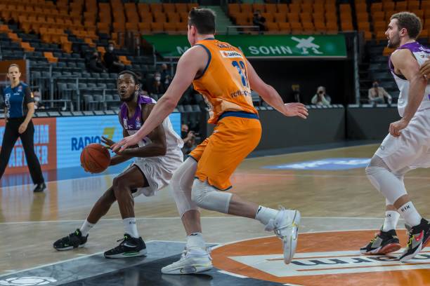 他们通过快 他们通过快